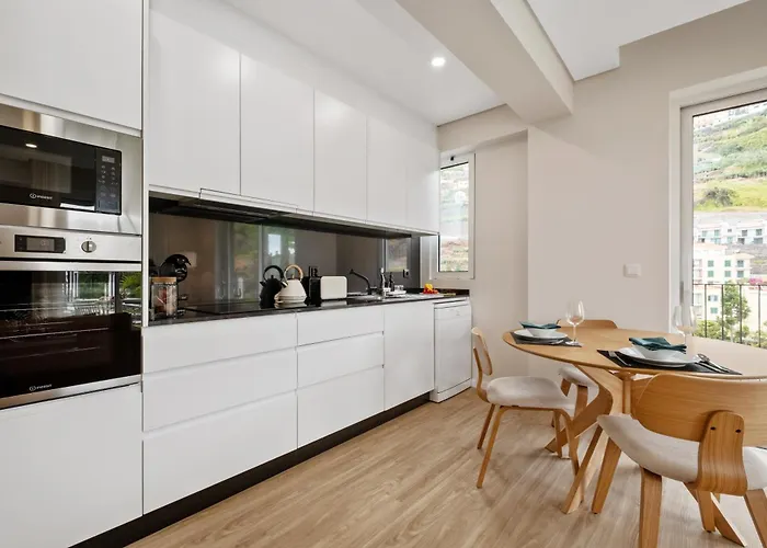 Modern Flat Just Steps From Shore Apartment *