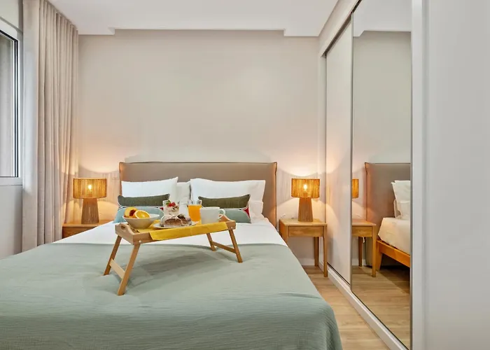 Διαμέρισμα Modern Flat Just Steps From Shore *