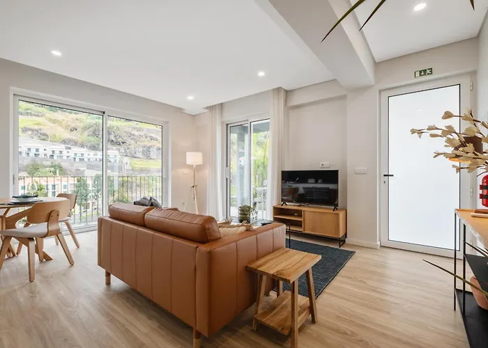 Διαμέρισμα Modern Flat Just Steps From Shore *