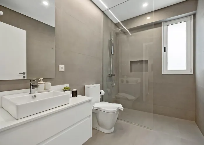 Modern Flat Just Steps From Shore *