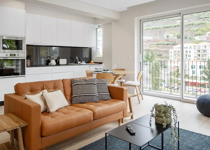 Modern Flat Just Steps From Shore Διαμέρισμα *