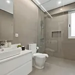 Modern Flat Just Steps From Shore *