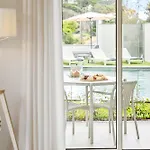 Apartmán Modern Flat Just Steps From Shore *