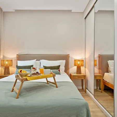 Lejlighed Modern Flat Just Steps From Shore *