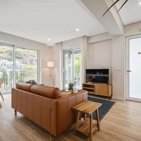 Lejlighed Modern Flat Just Steps From Shore *