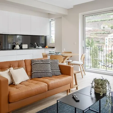 Modern Flat Just Steps From Shore Apartment *