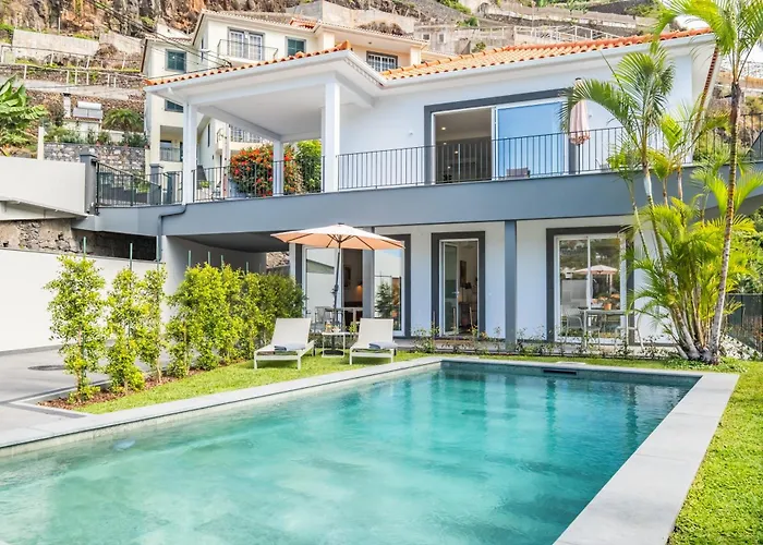 Modern Flat Just Steps From Shore Appartamento Ponta do Sol (Madeira)